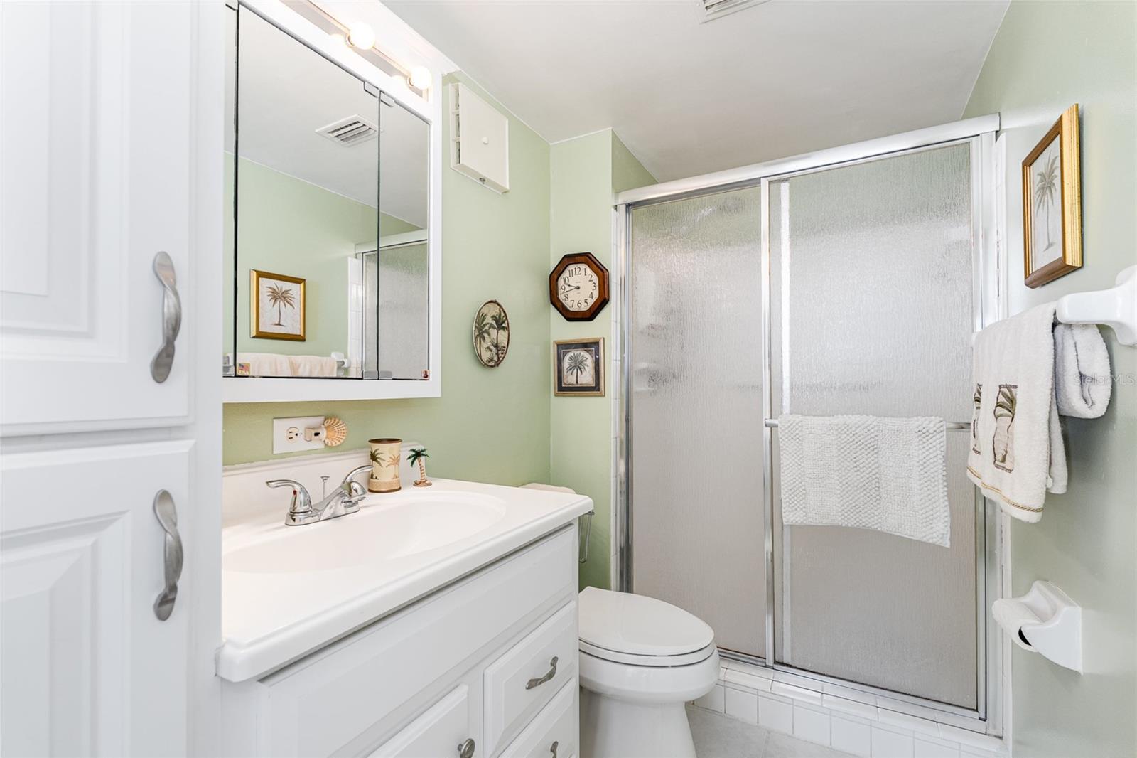 Image 11 of 23 For 2467 Washington Avenue 303b