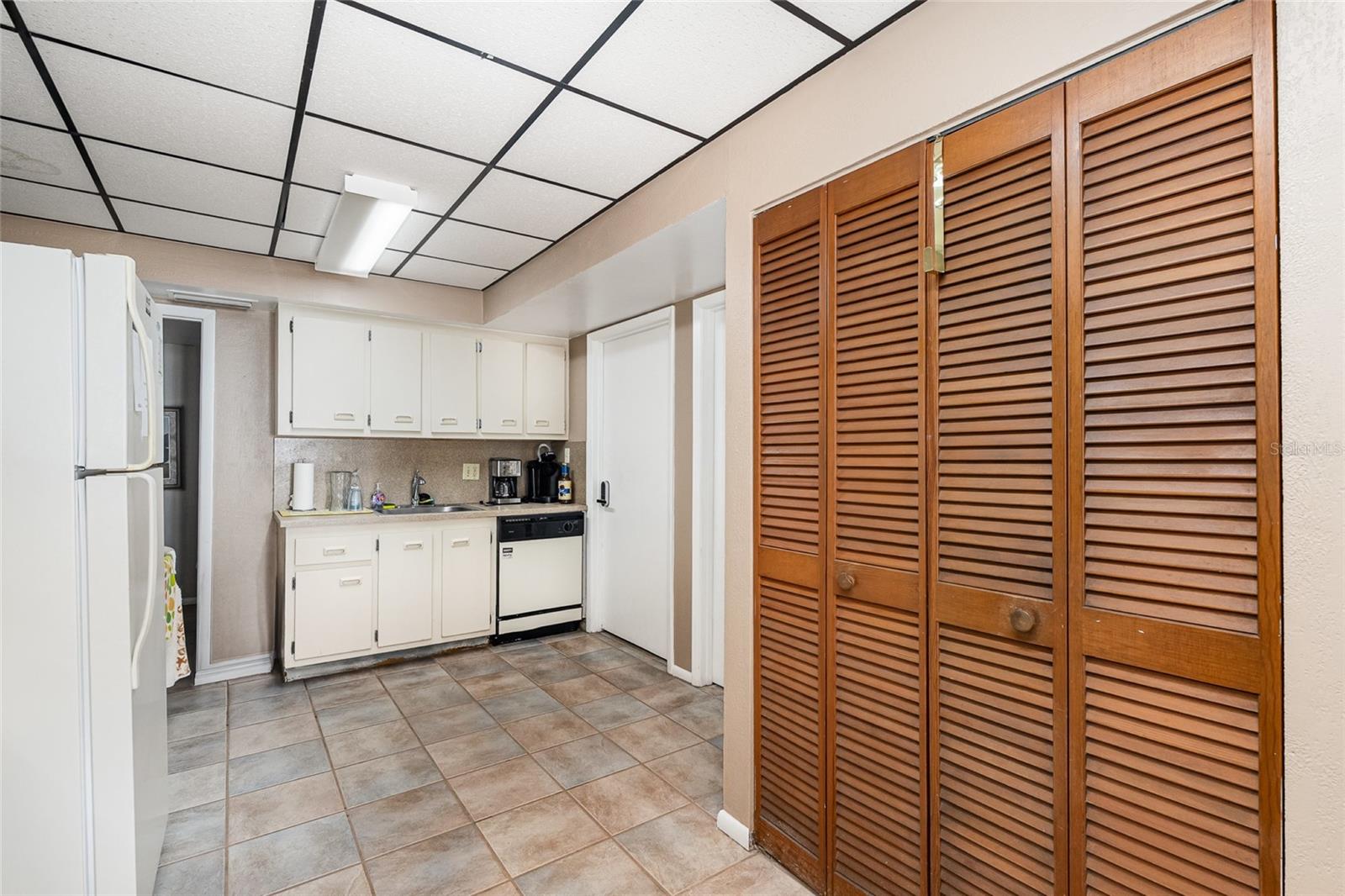 Image 16 of 23 For 2467 Washington Avenue 303b