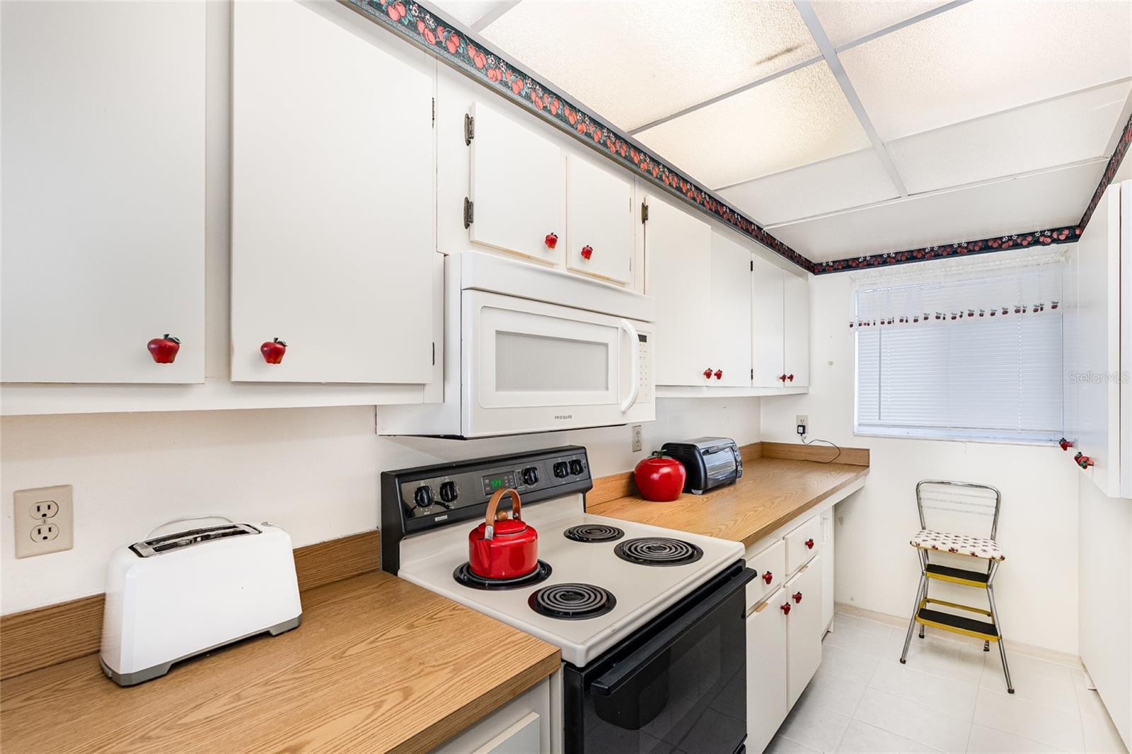 Image 6 of 23 For 2467 Washington Avenue 303b