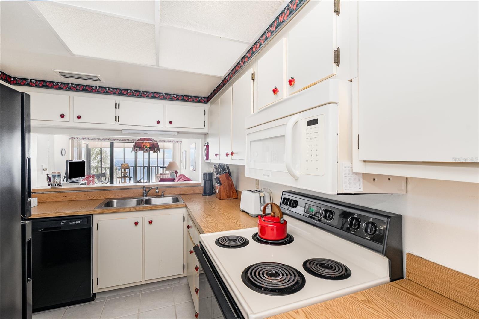 Image 7 of 23 For 2467 Washington Avenue 303b