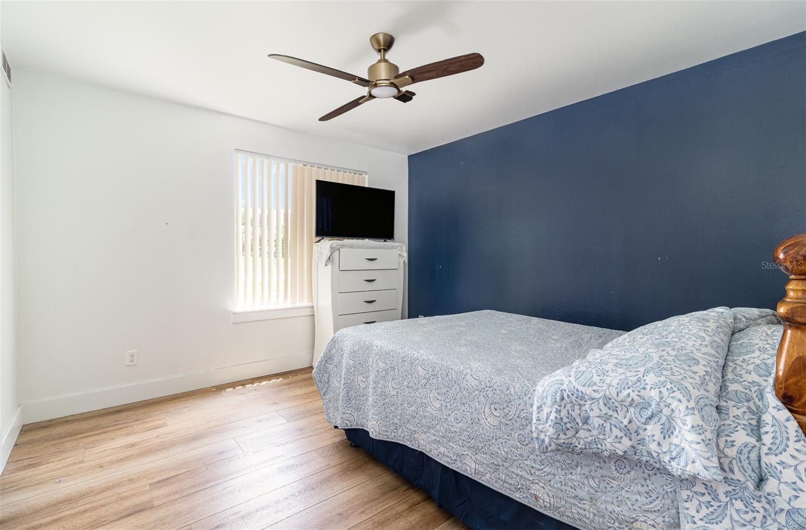 Image 11 of 26 For 212 Orienta Point Street 212