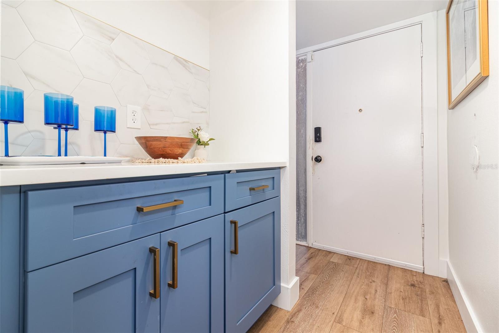 Image 14 of 26 For 212 Orienta Point Street 212