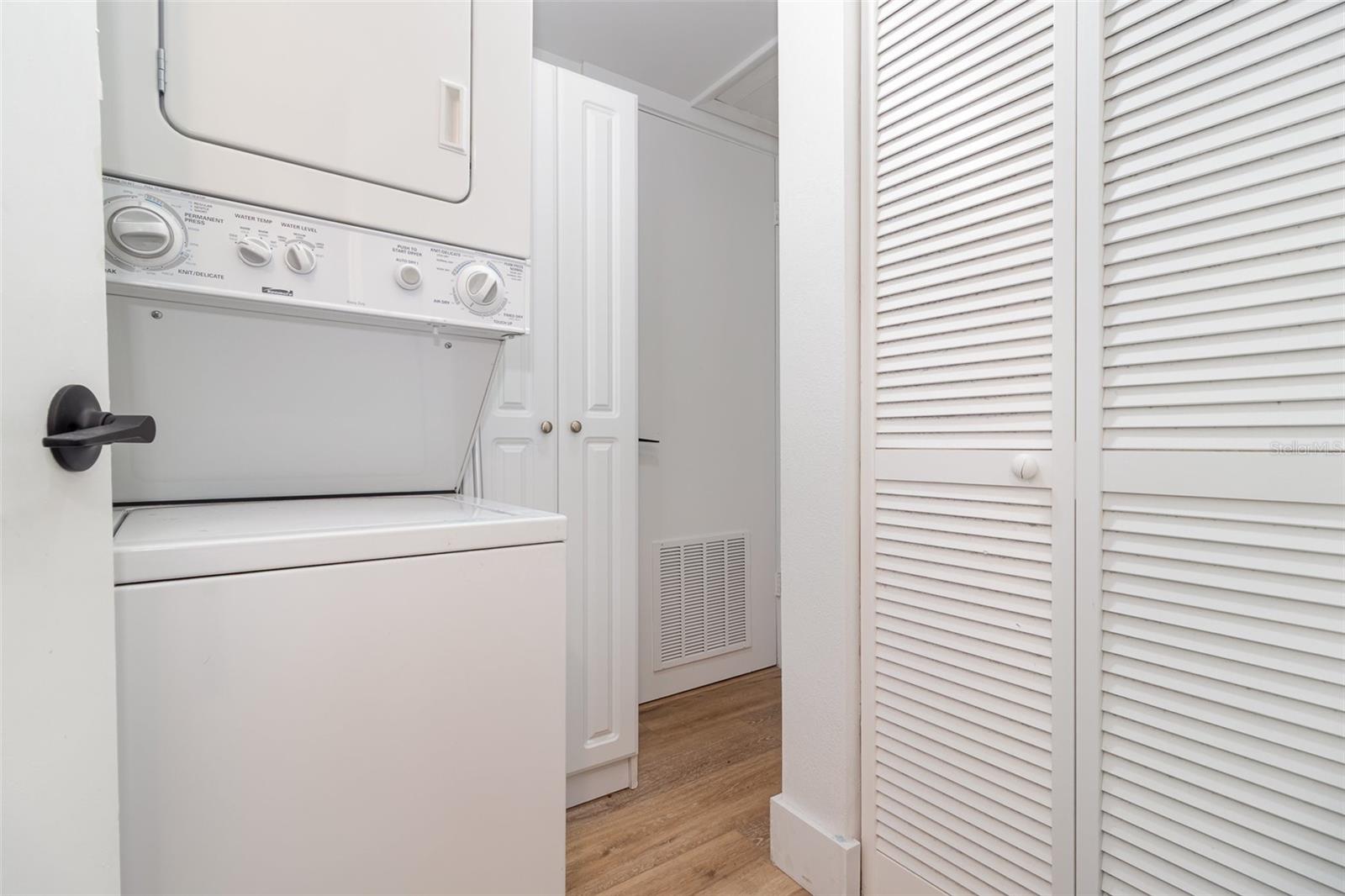 Image 15 of 26 For 212 Orienta Point Street 212