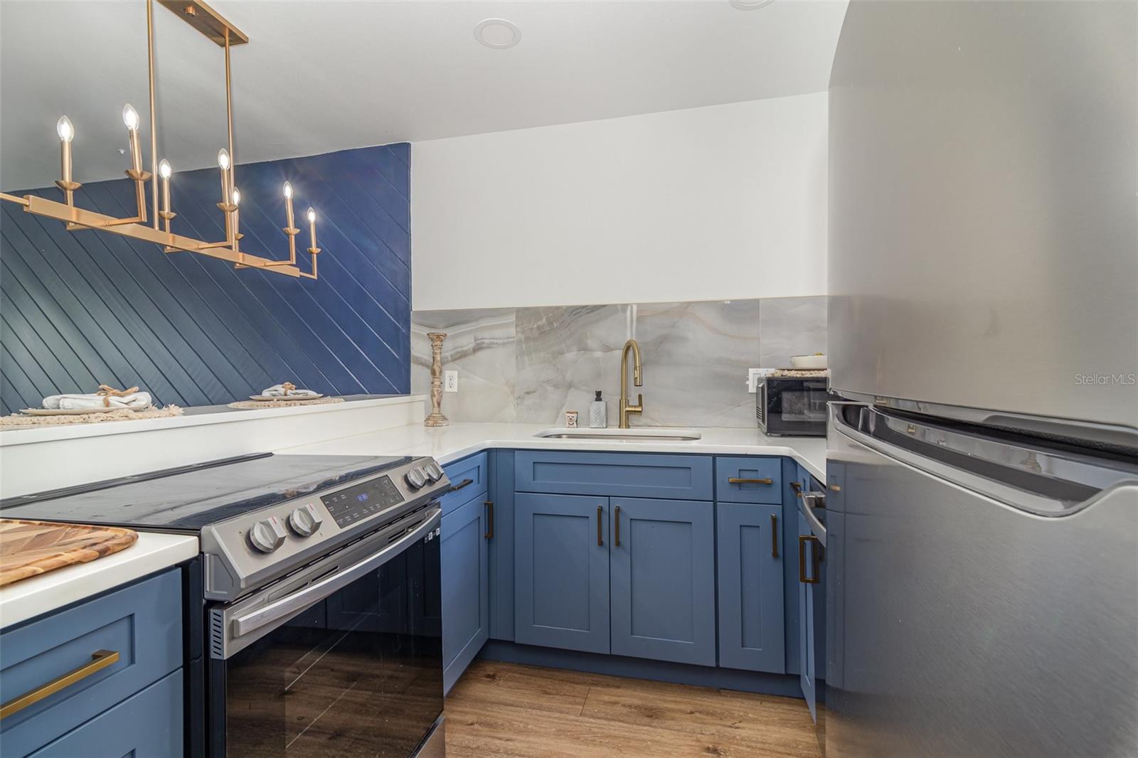Image 3 of 26 For 212 Orienta Point Street 212