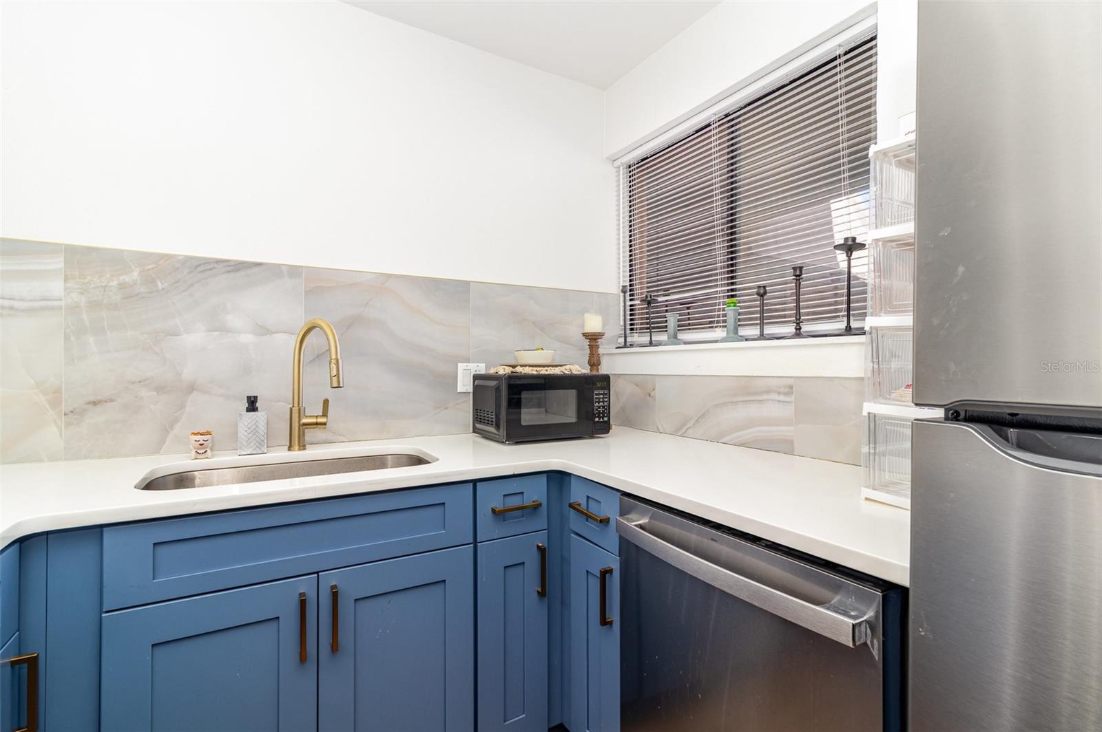 Image 4 of 26 For 212 Orienta Point Street 212