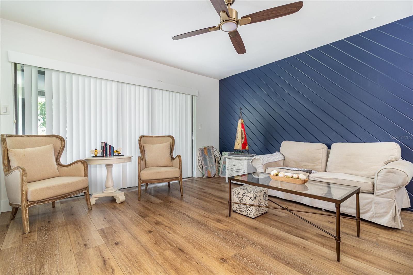 Image 8 of 26 For 212 Orienta Point Street 212
