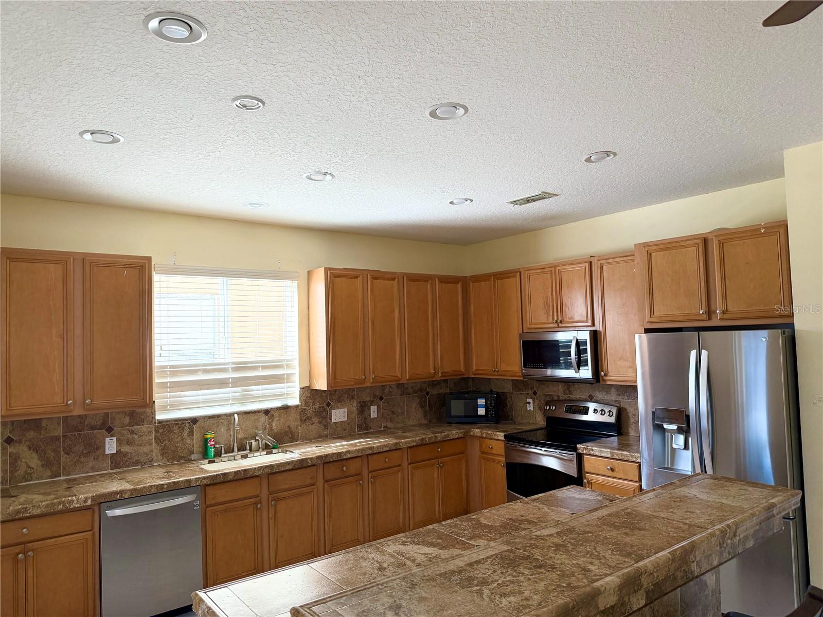 Image 6 of 38 For 1037 Berkeley Drive