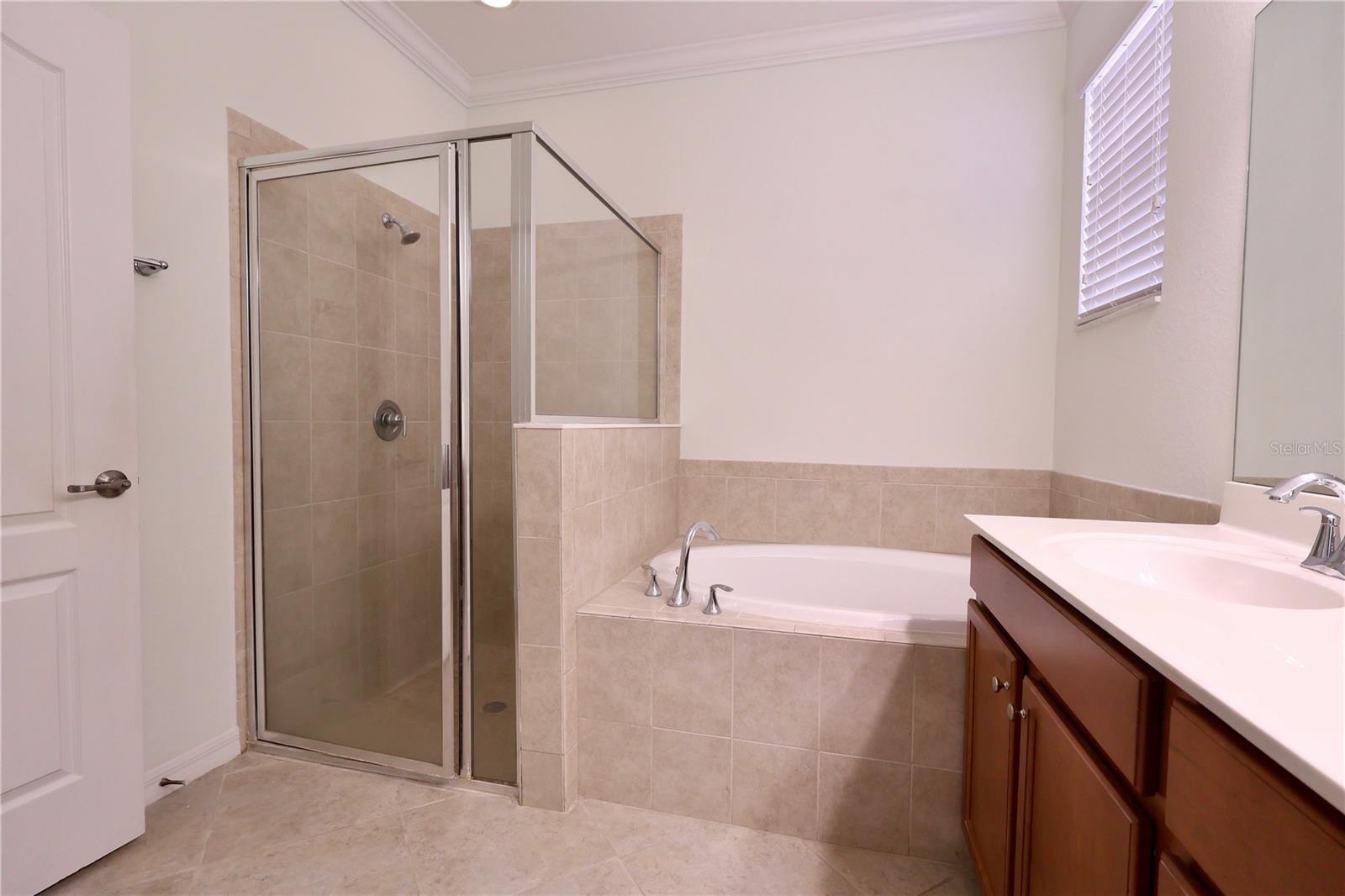 Image 10 of 22 For 2338 Heydon Circle E