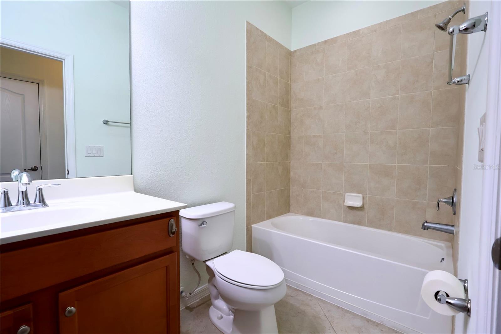 Image 14 of 22 For 2338 Heydon Circle E