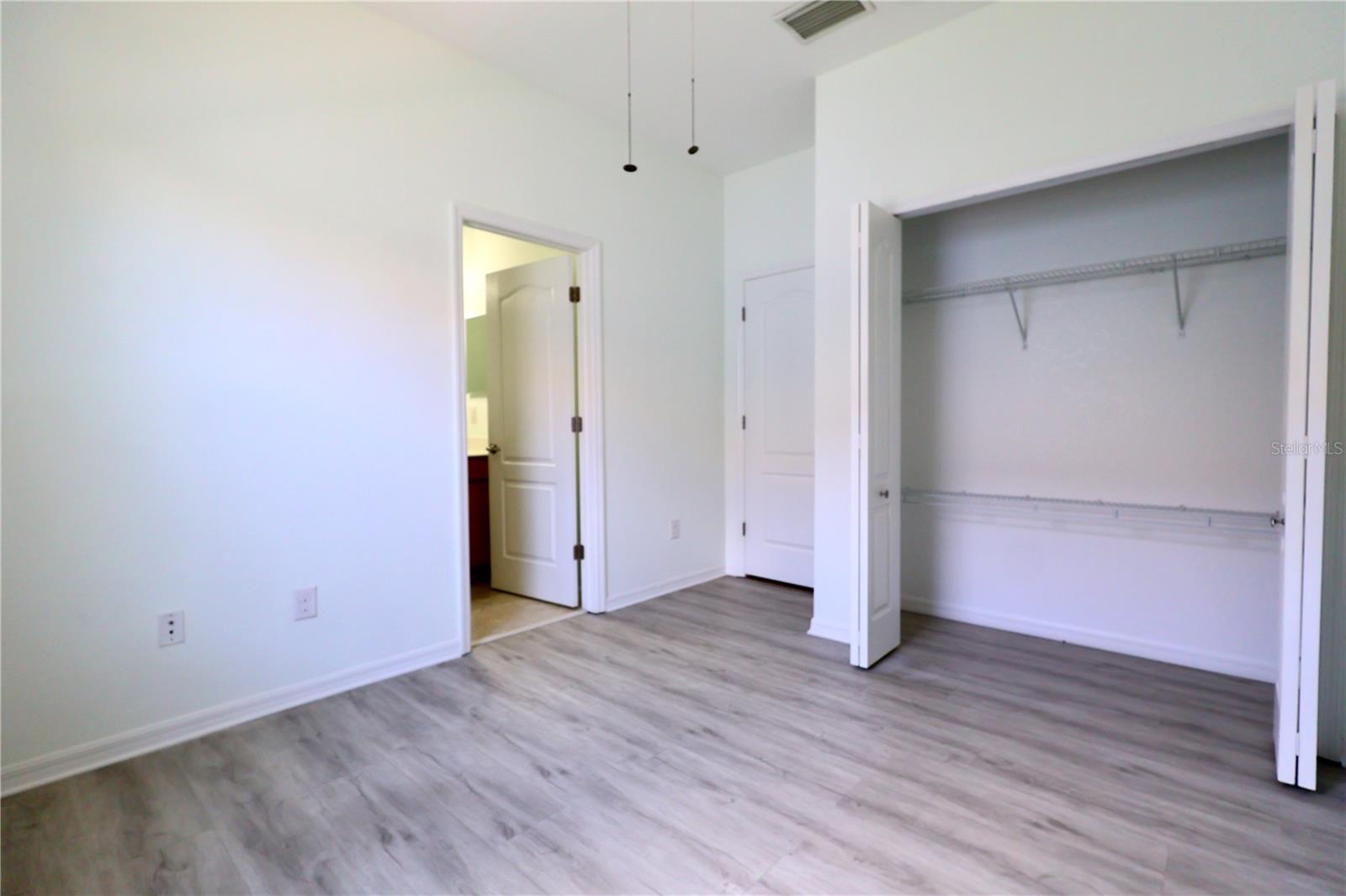 Image 15 of 22 For 2338 Heydon Circle E