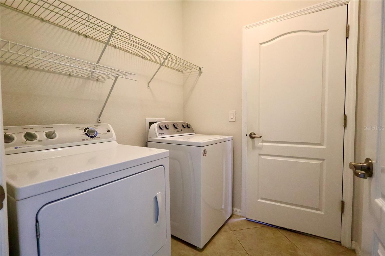 Image 18 of 22 For 2338 Heydon Circle E