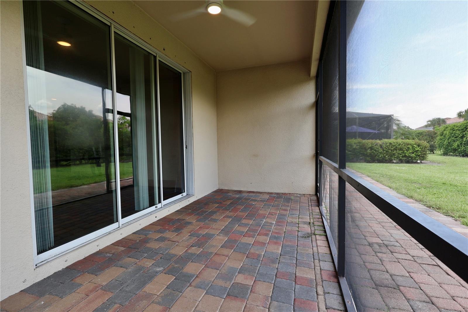 Image 20 of 22 For 2338 Heydon Circle E