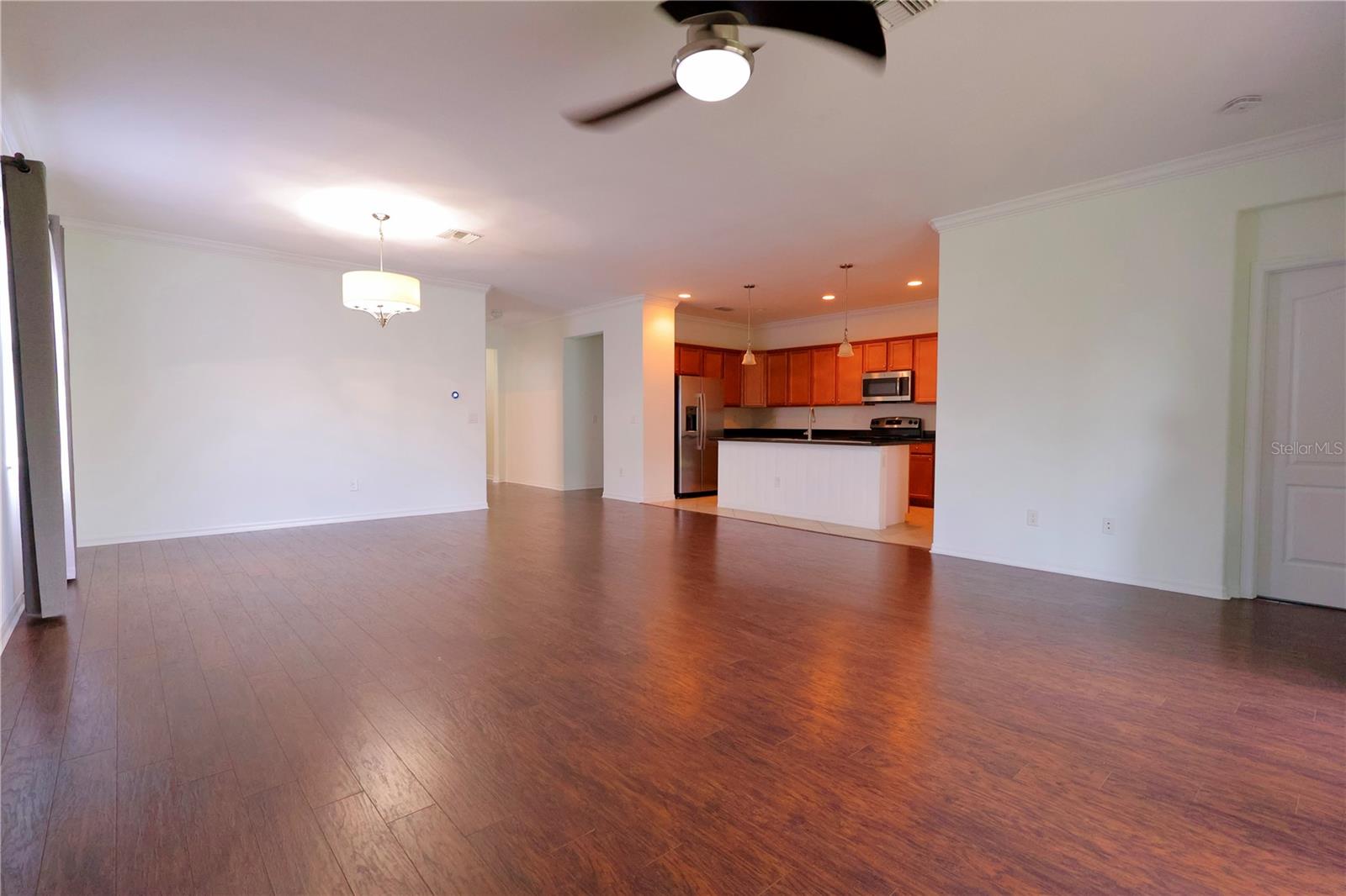 Image 3 of 22 For 2338 Heydon Circle E