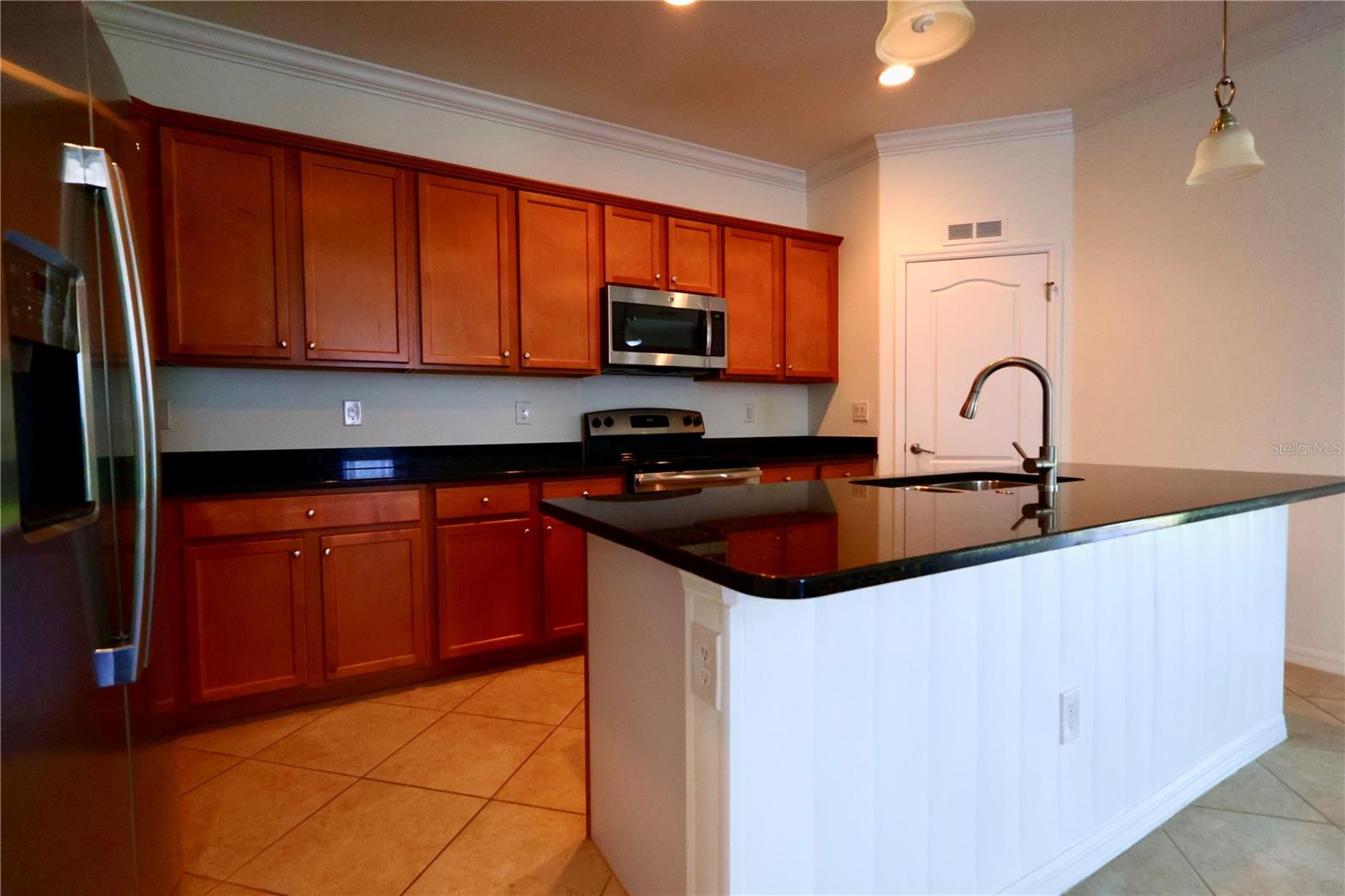 Image 4 of 22 For 2338 Heydon Circle E