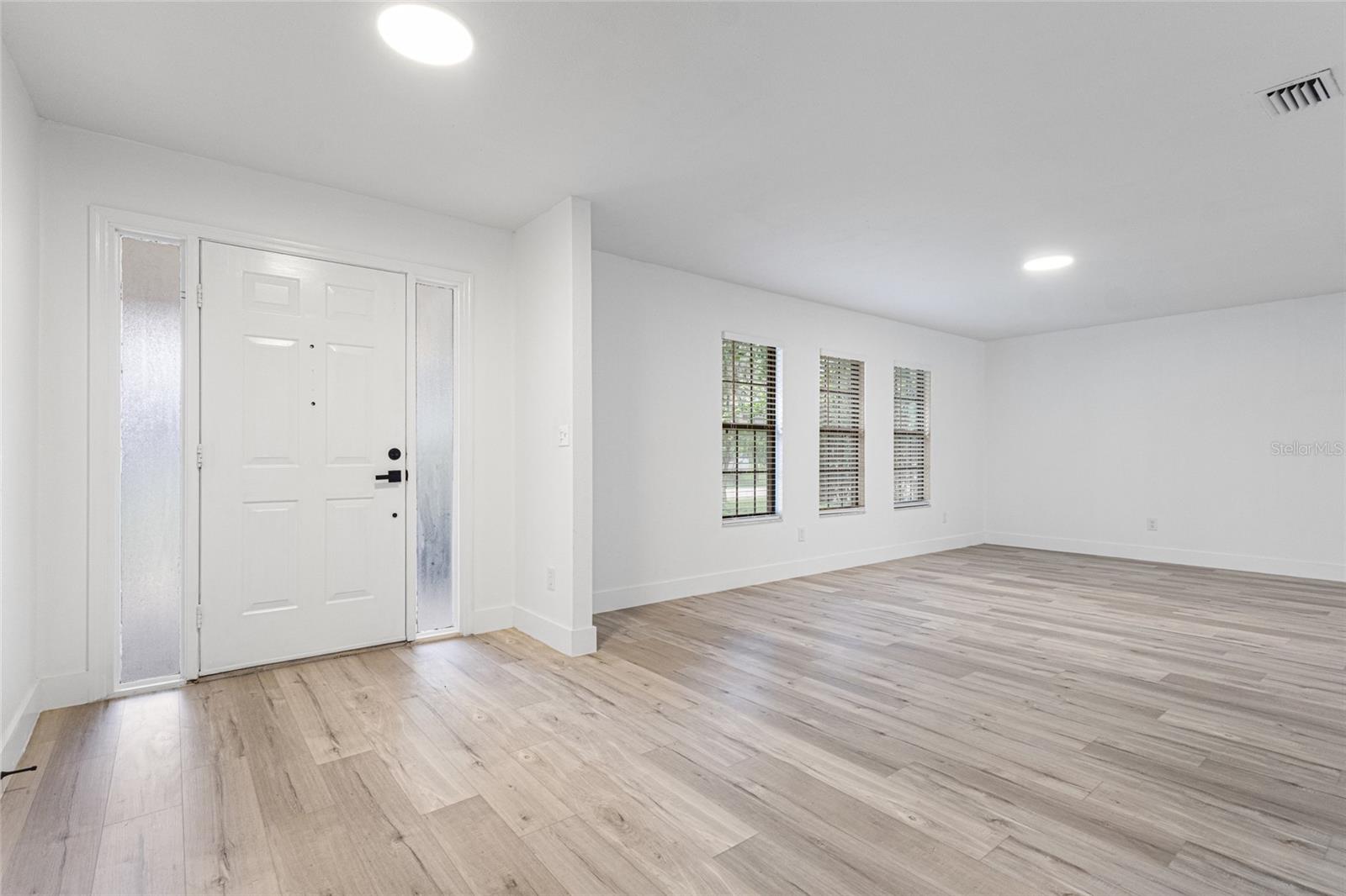 Image 3 of 45 For 4890 Yew Court