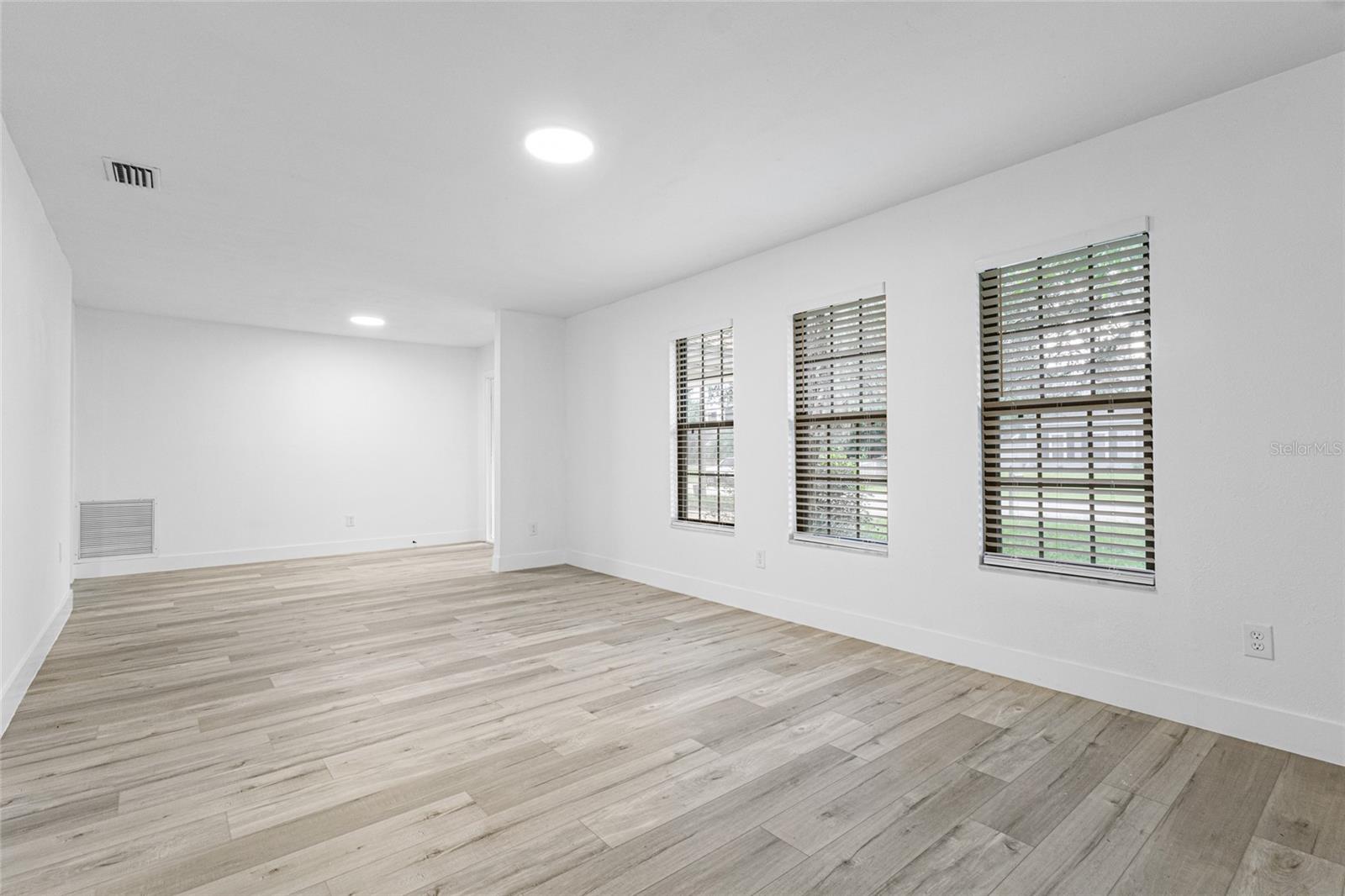 Image 6 of 45 For 4890 Yew Court