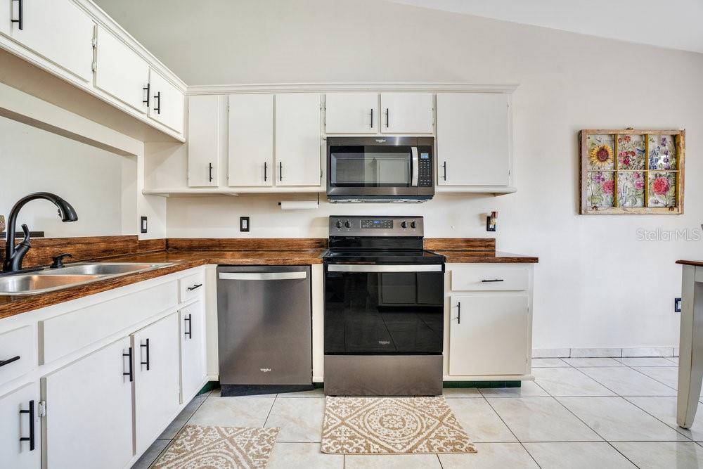 Image 4 of 18 For 3058 Curry Woods Drive