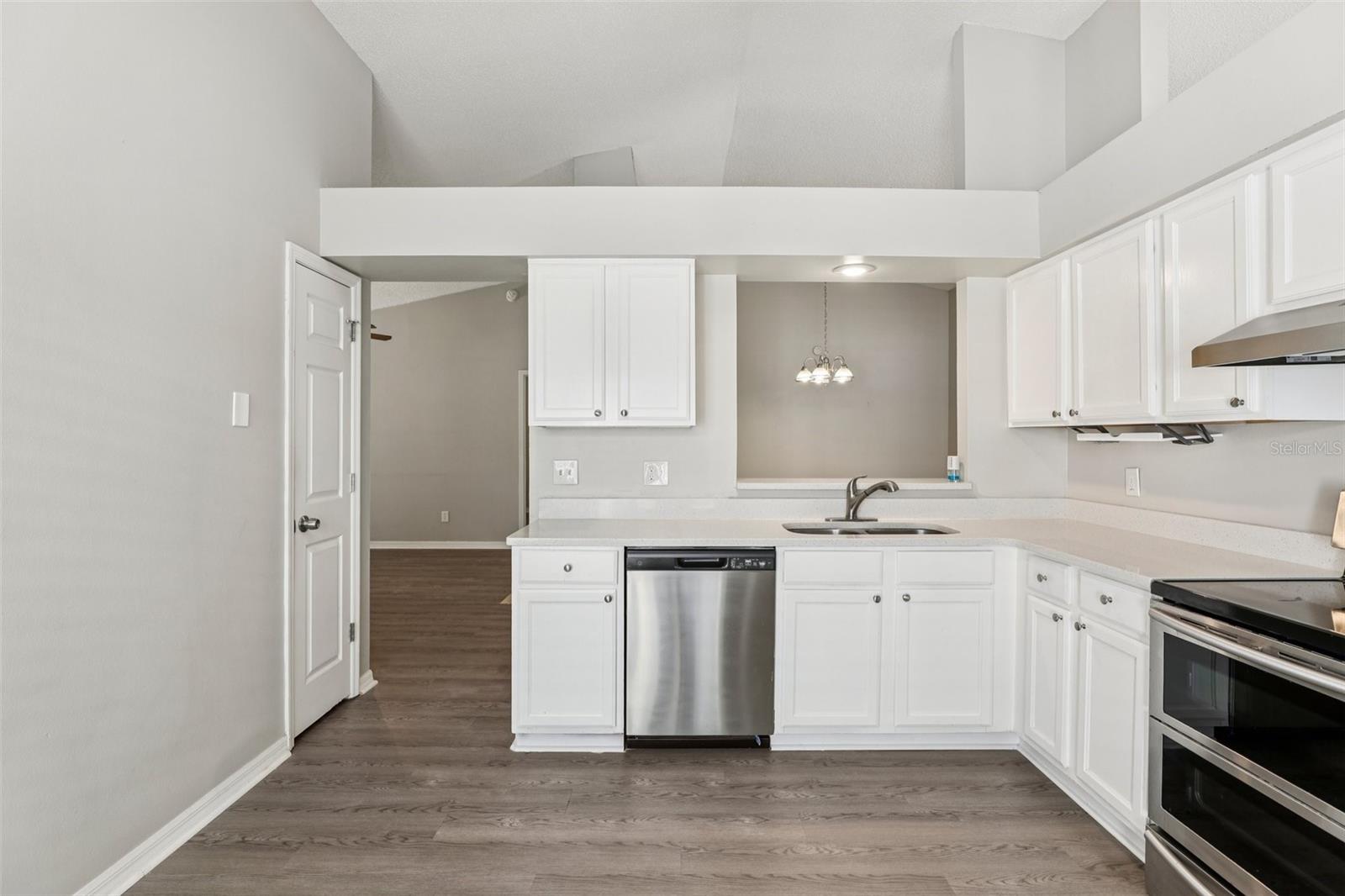 Image 15 of 37 For 634 Whittingham Place