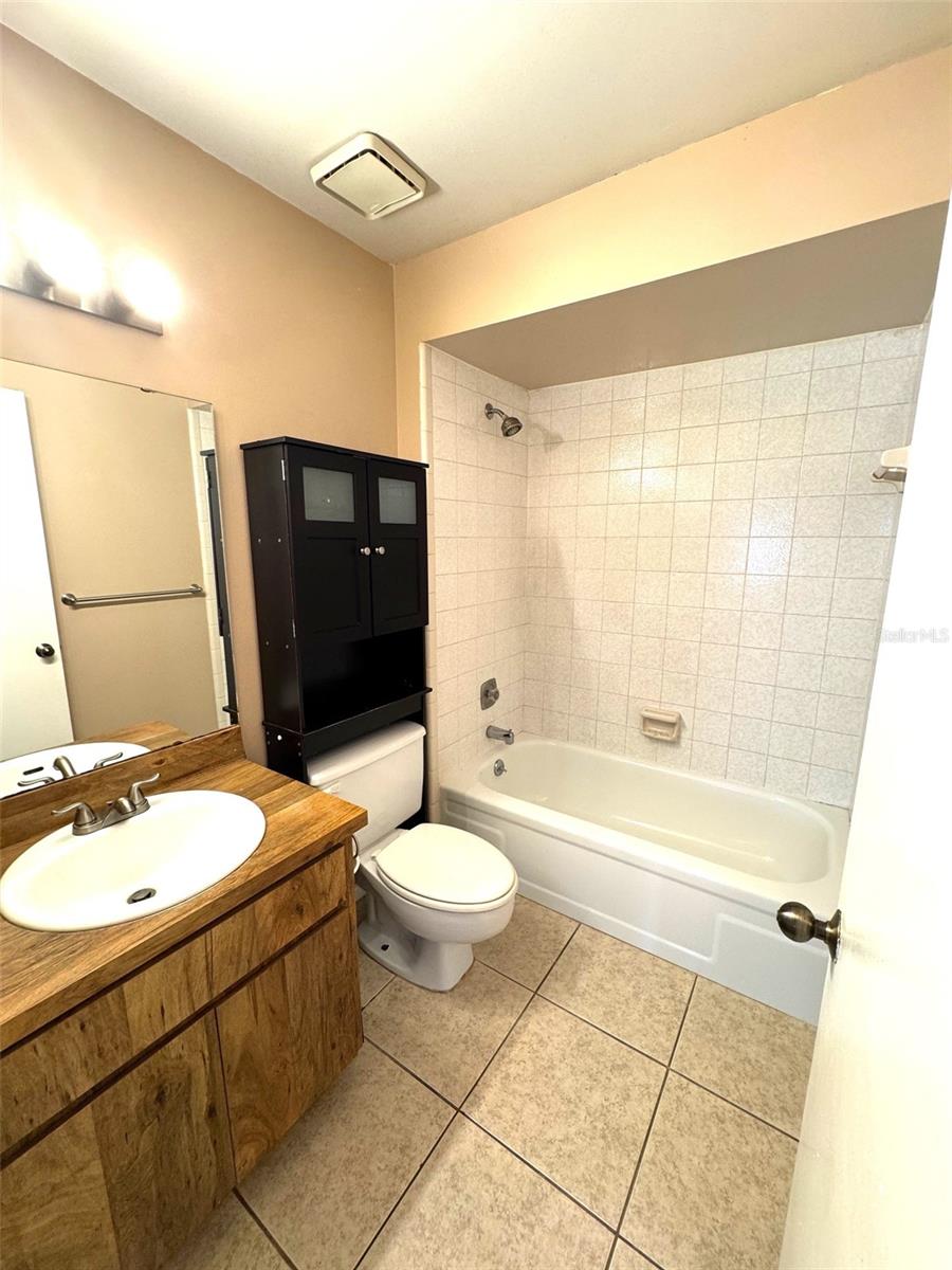 Image 7 of 16 For 5359 Vineland Road S