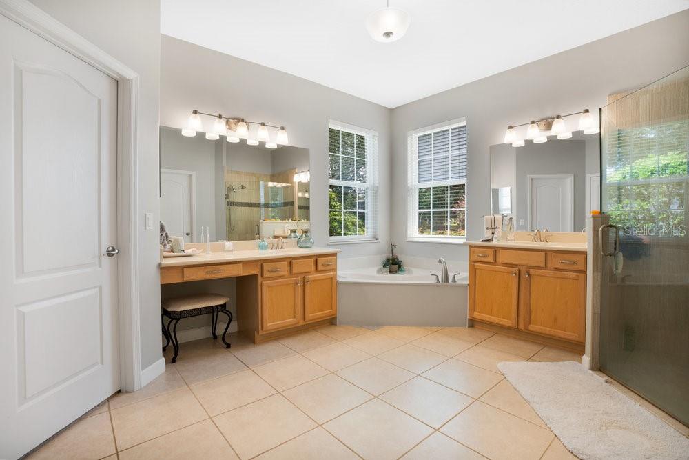 Image 18 of 42 For 9447 Westover Club Circle