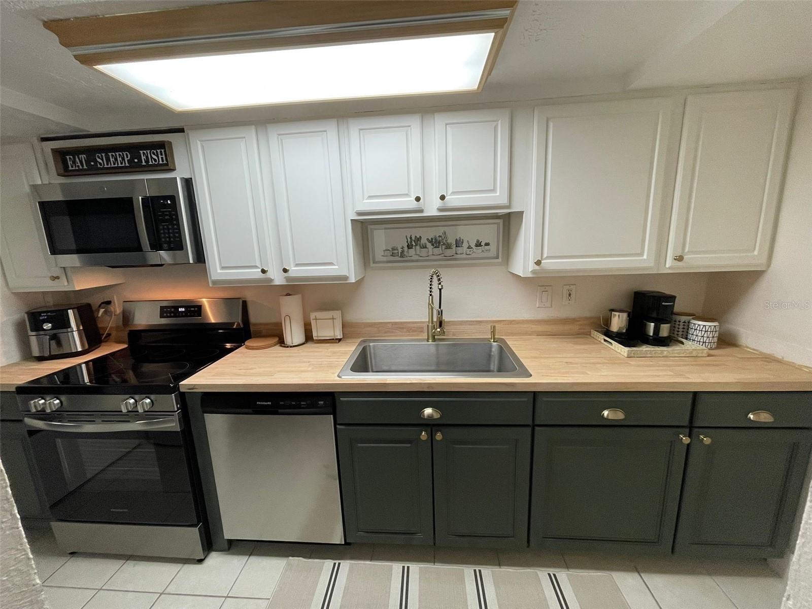 Image 7 of 59 For 779 Saint Judes Drive N