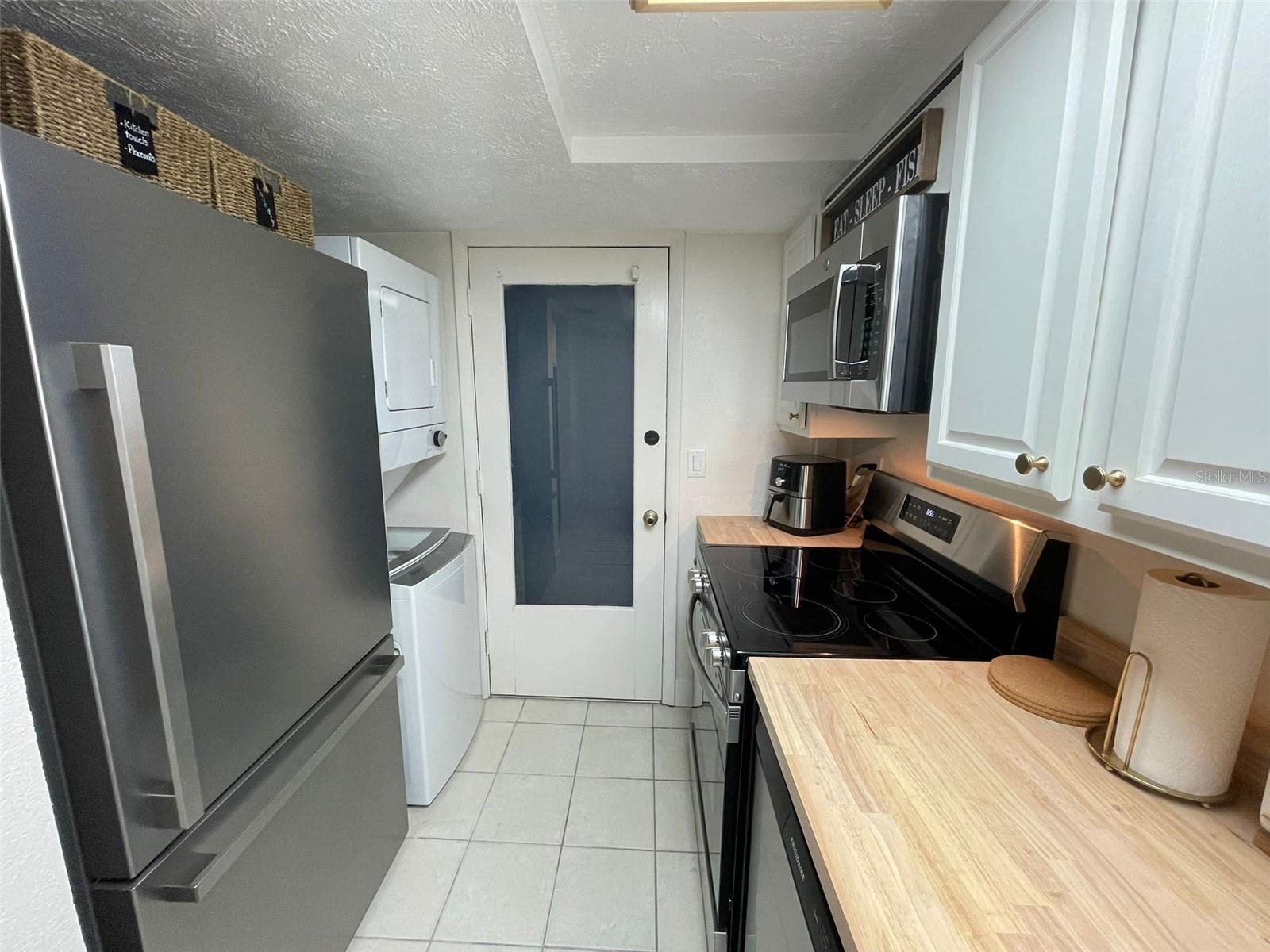 Image 8 of 59 For 779 Saint Judes Drive N