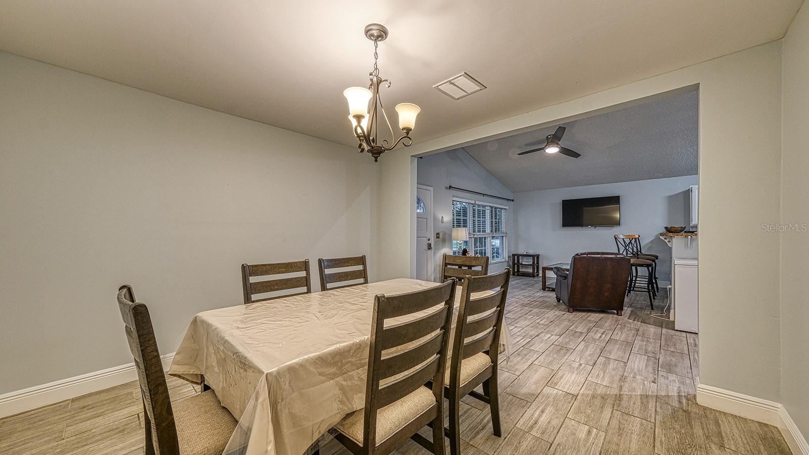 Image 14 of 32 For 9435 Dearmont Avenue