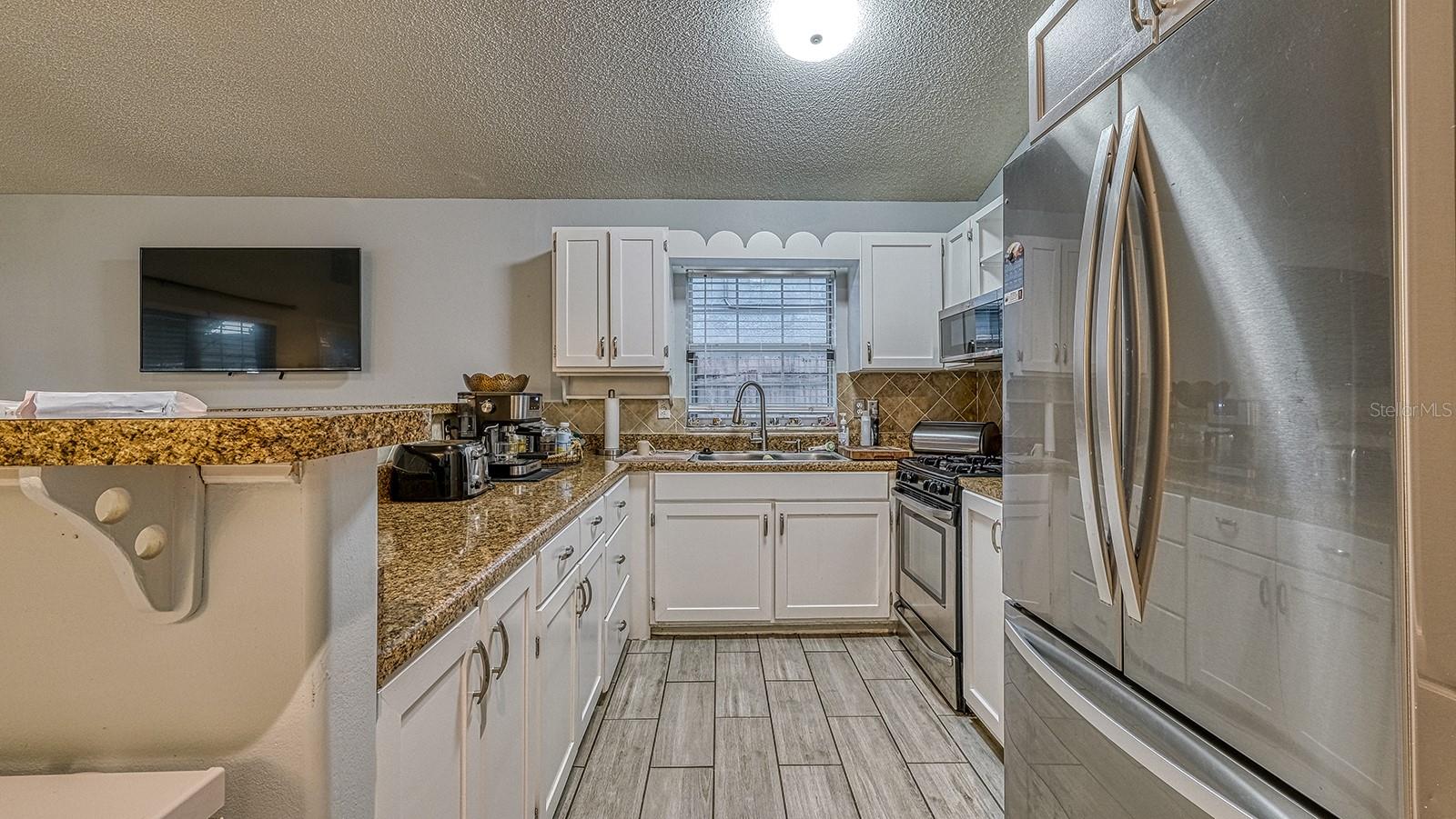 Image 17 of 32 For 9435 Dearmont Avenue