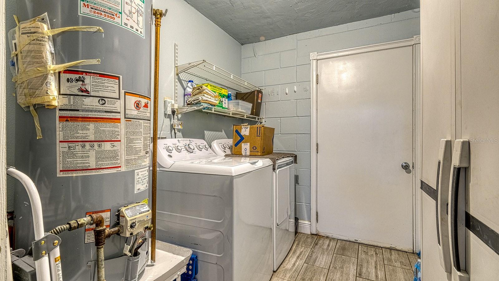 Image 21 of 32 For 9435 Dearmont Avenue