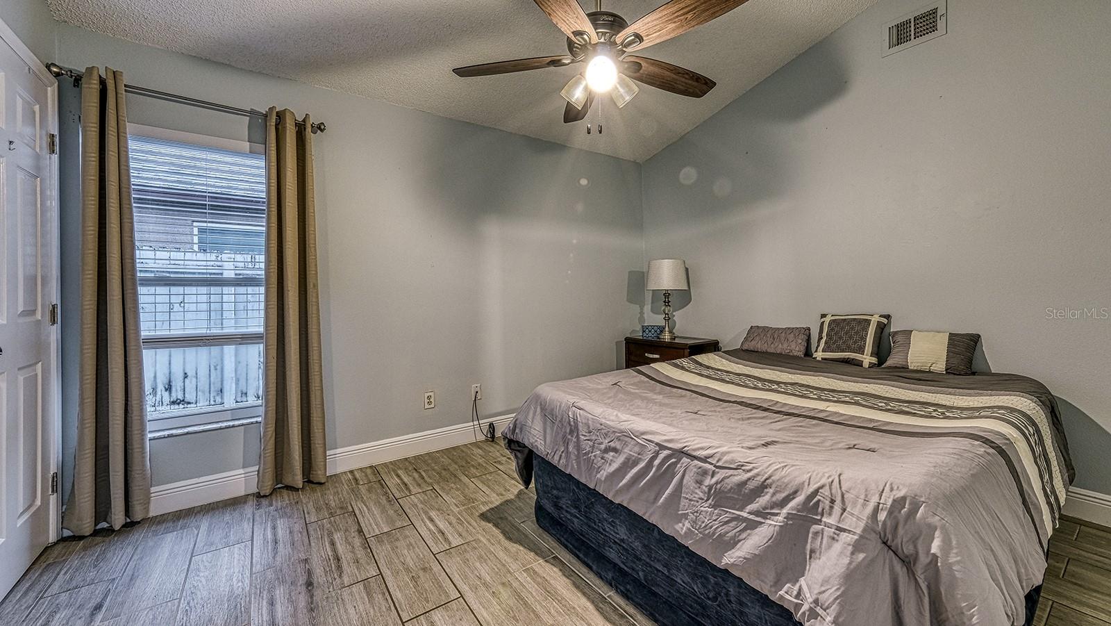 Image 22 of 32 For 9435 Dearmont Avenue