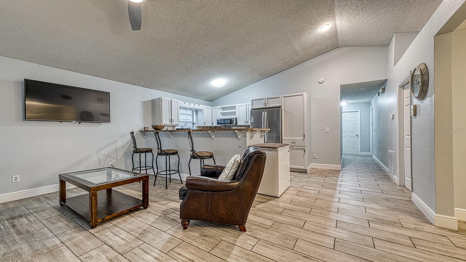 Image 3 of 32 For 9435 Dearmont Avenue
