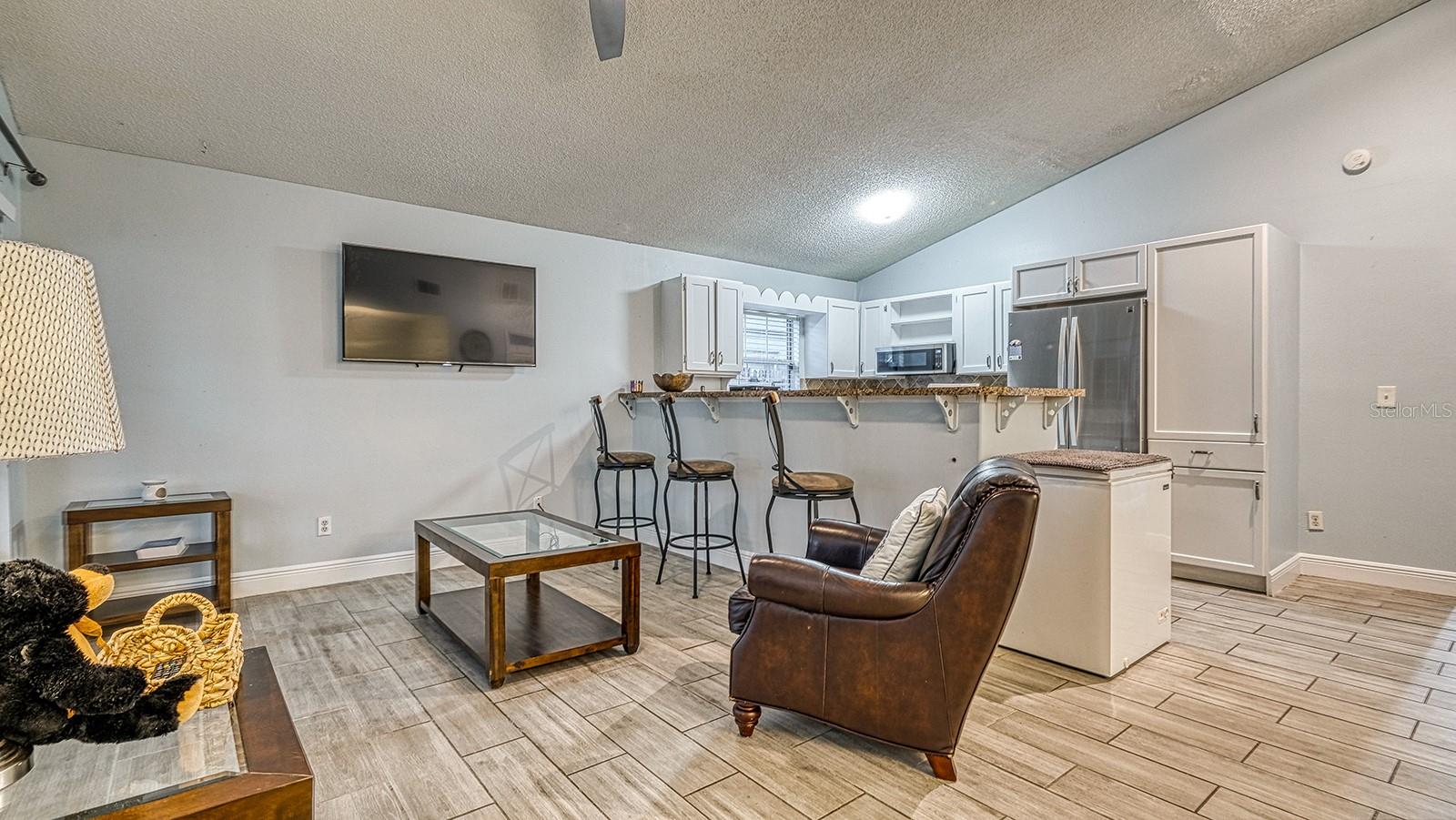Image 4 of 32 For 9435 Dearmont Avenue