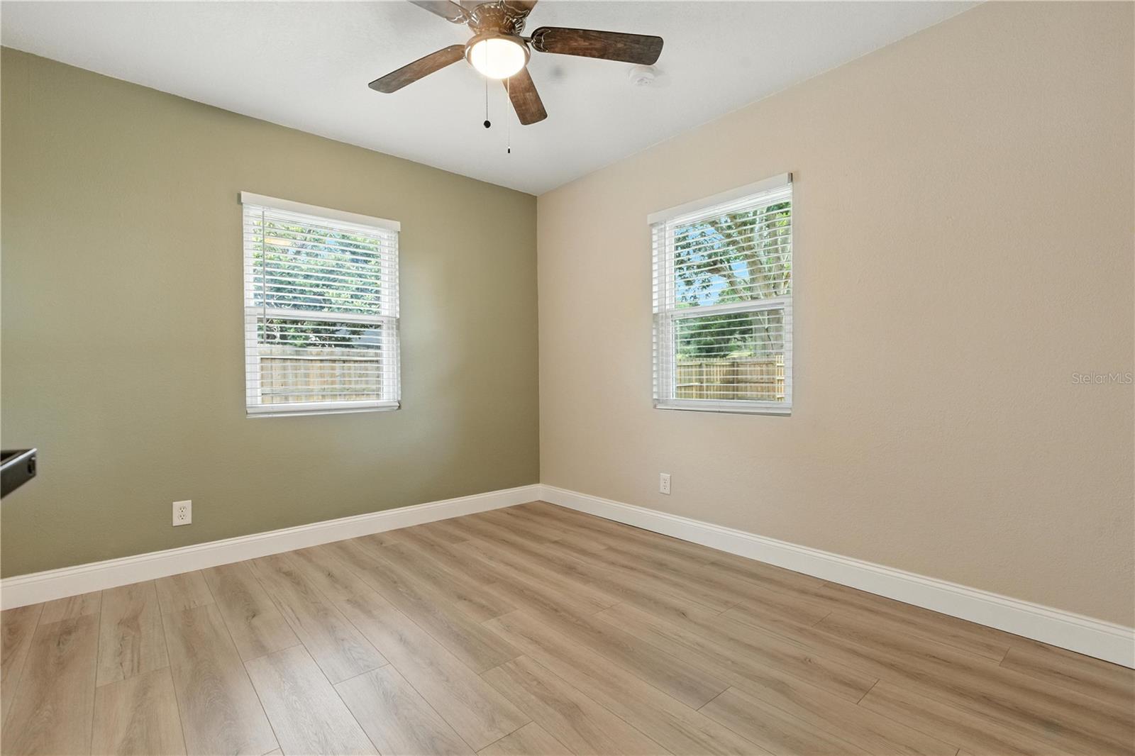 Image 14 of 52 For 405 Palm Avenue