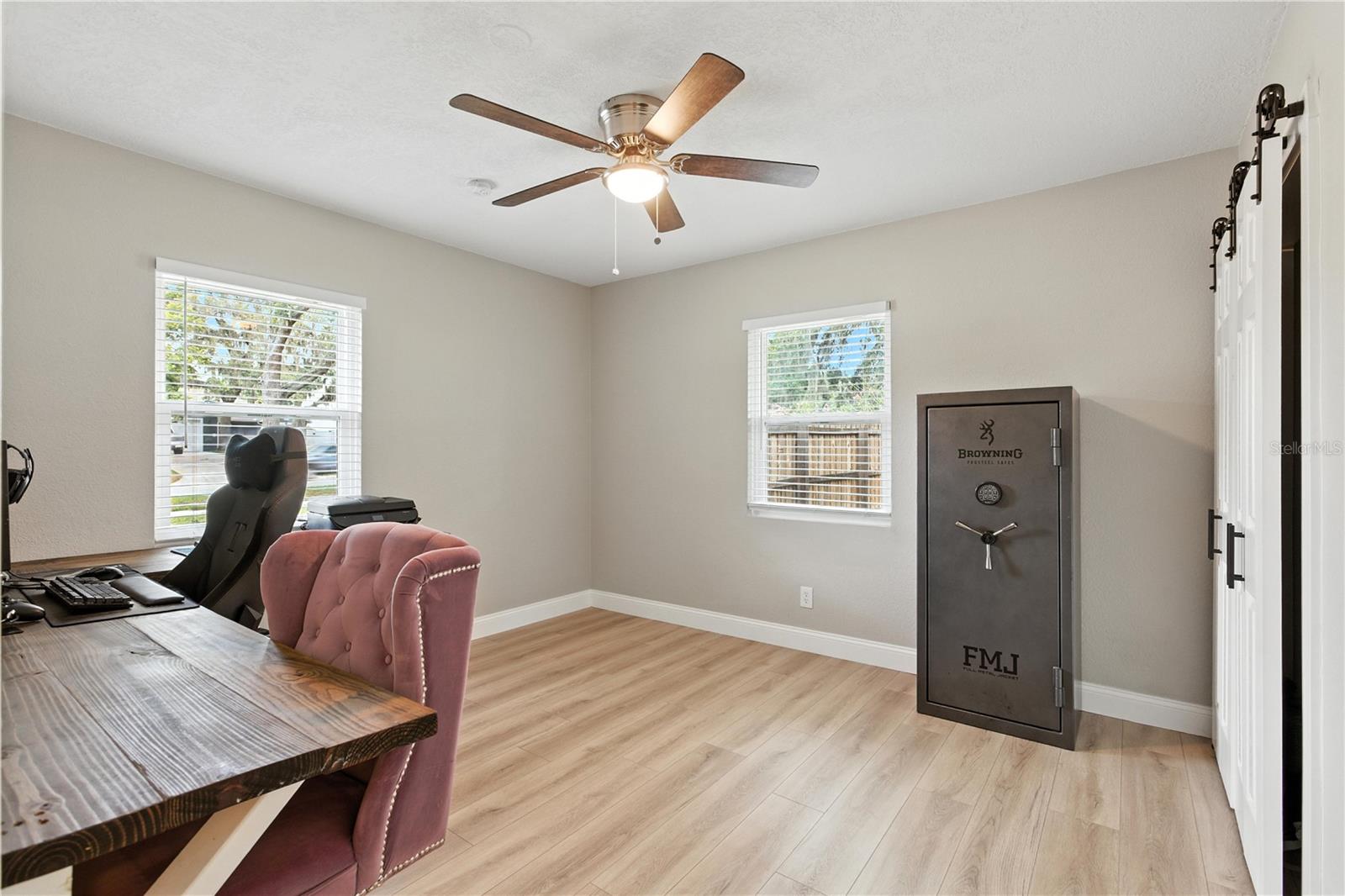 Image 16 of 52 For 405 Palm Avenue