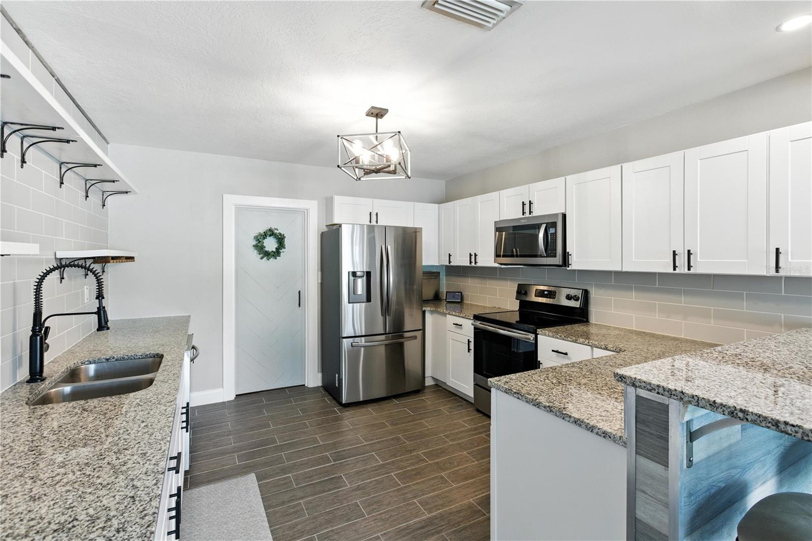 Image 6 of 52 For 405 Palm Avenue