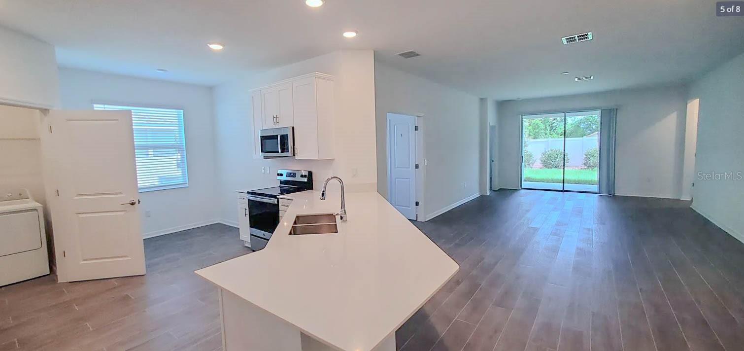 Image 3 of 6 For 407 Three Oaks Drive