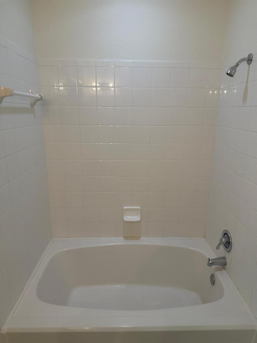 Image 16 of 25 For 2424 Grand Central Parkway 4