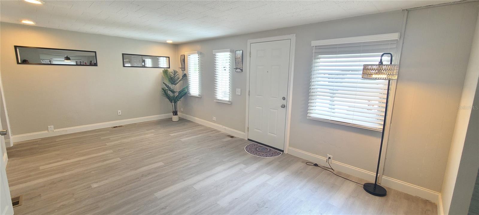 Image 4 of 42 For 1211 Vagabond Drive