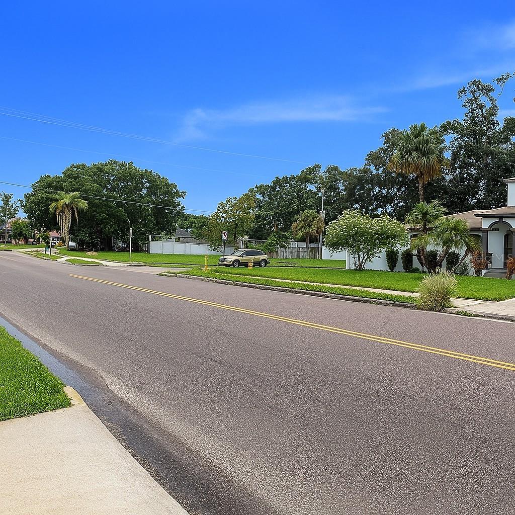 Image 4 of 5 For 3622 Tampa Circle