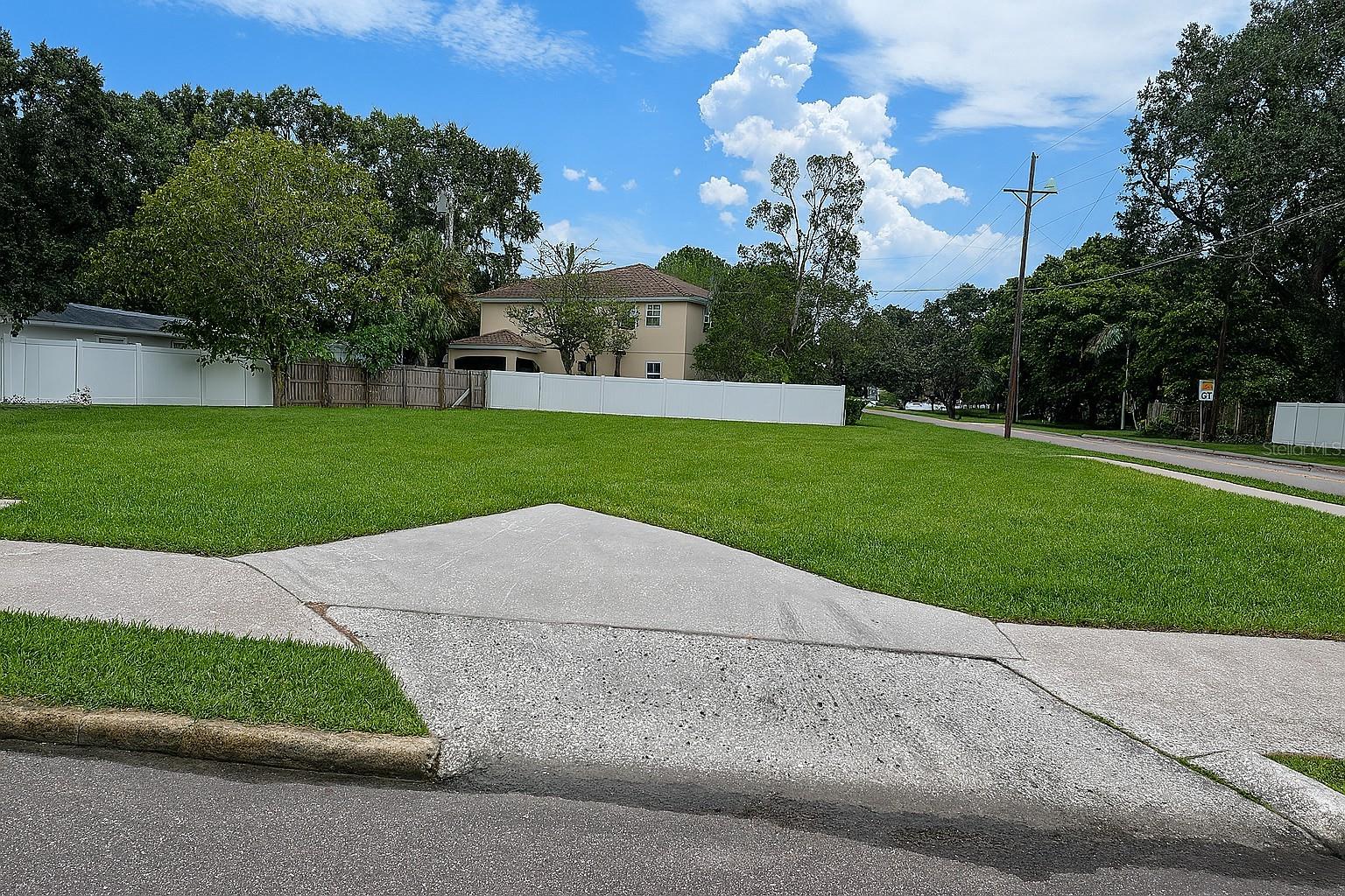 Image 5 of 5 For 3622 Tampa Circle