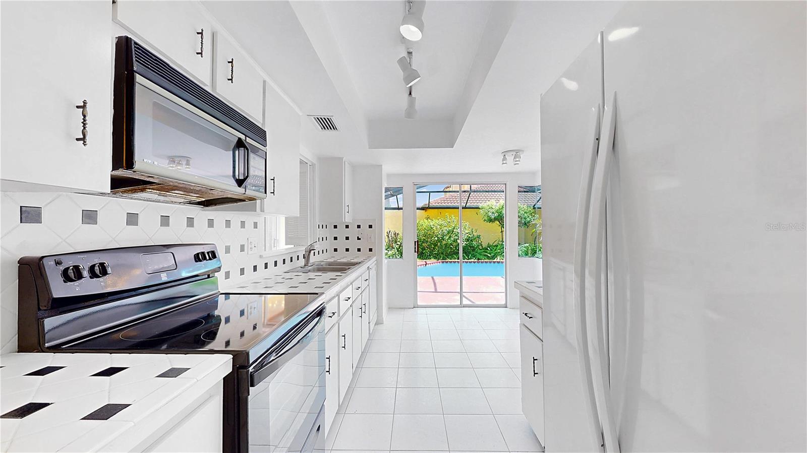 Image 10 of 24 For 5045 Bermuda Circle 12