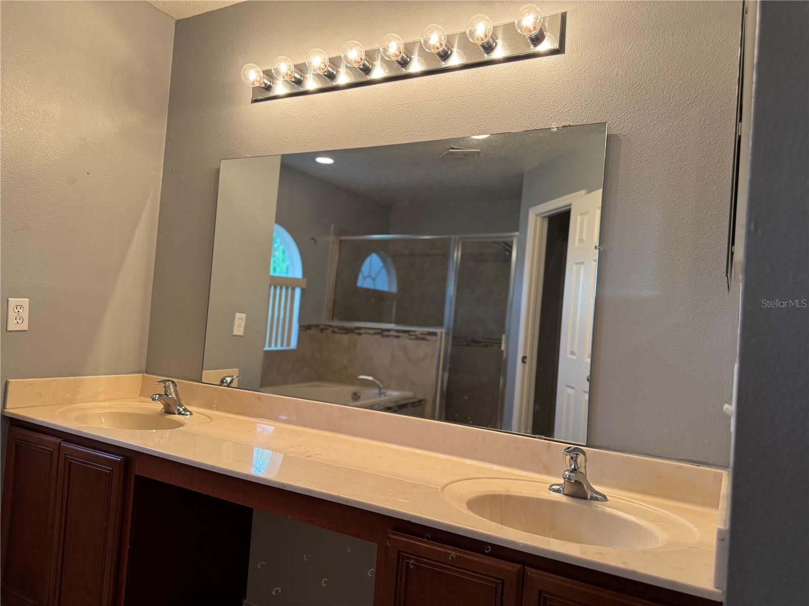 Image 10 of 20 For 222 Abbotsbury Drive