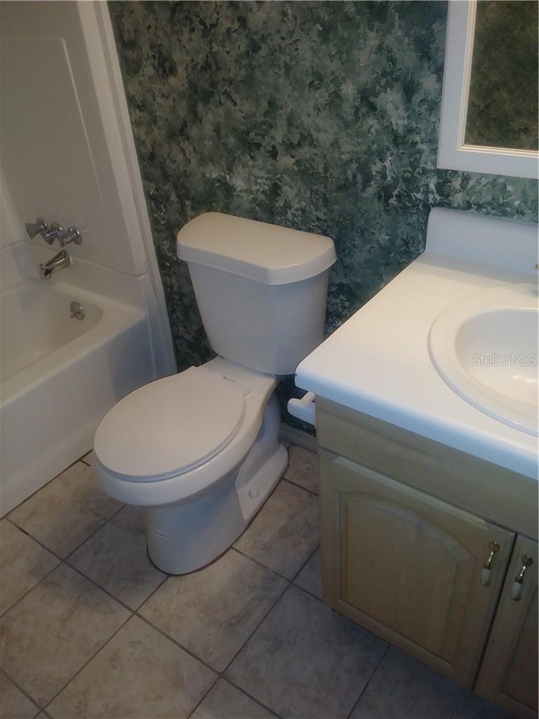 Image 4 of 16 For 902 Lake Destiny Road B