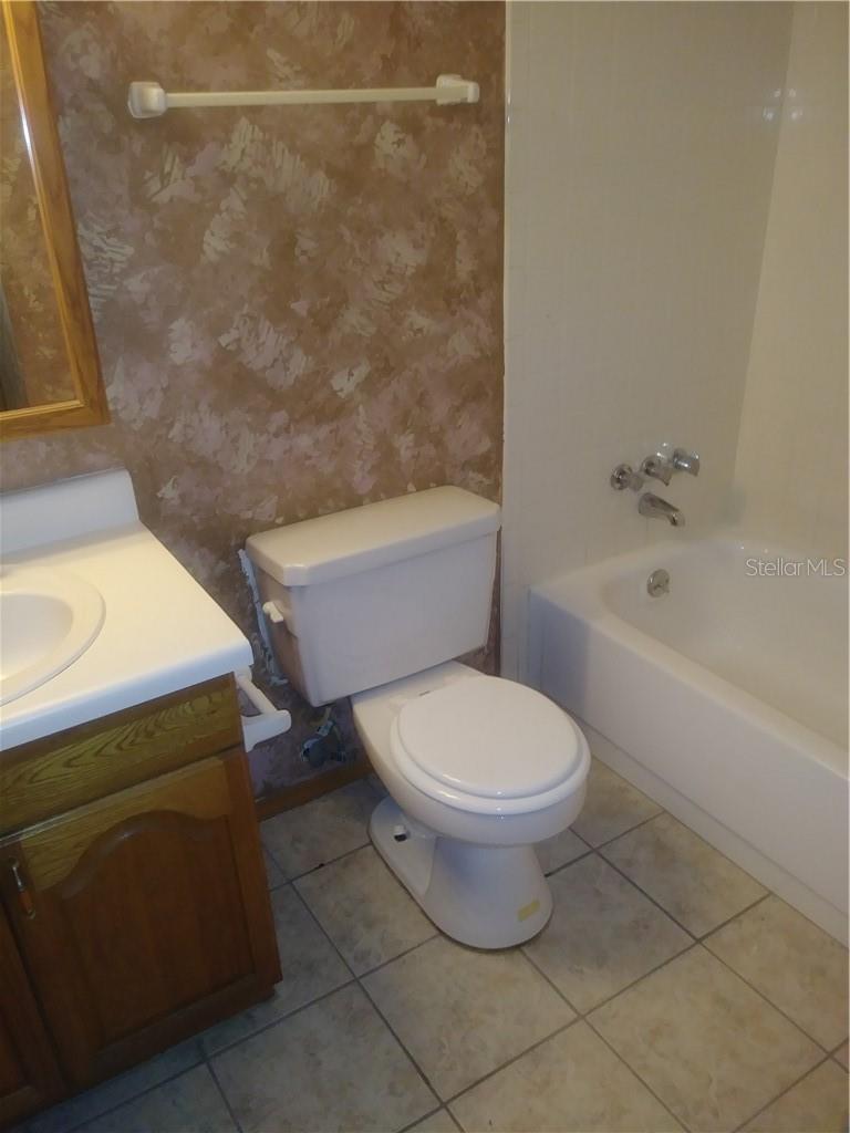Image 6 of 16 For 902 Lake Destiny Road B