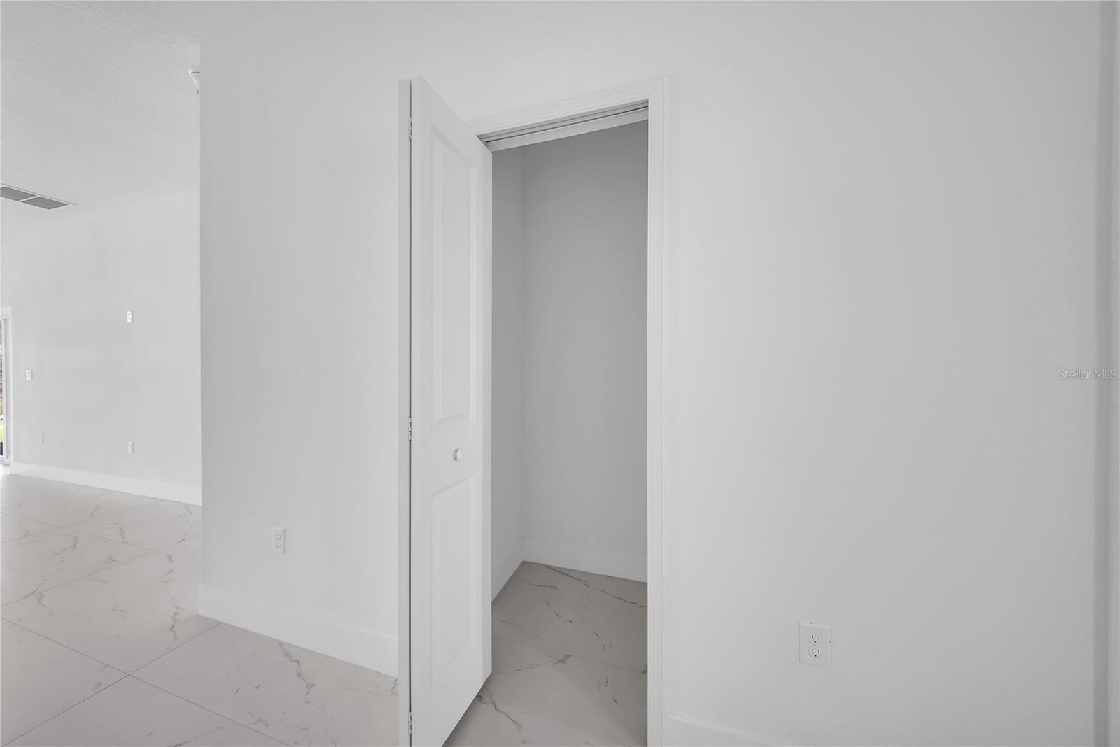 Image 12 of 44 For 17135 Sw 41 Ct,
