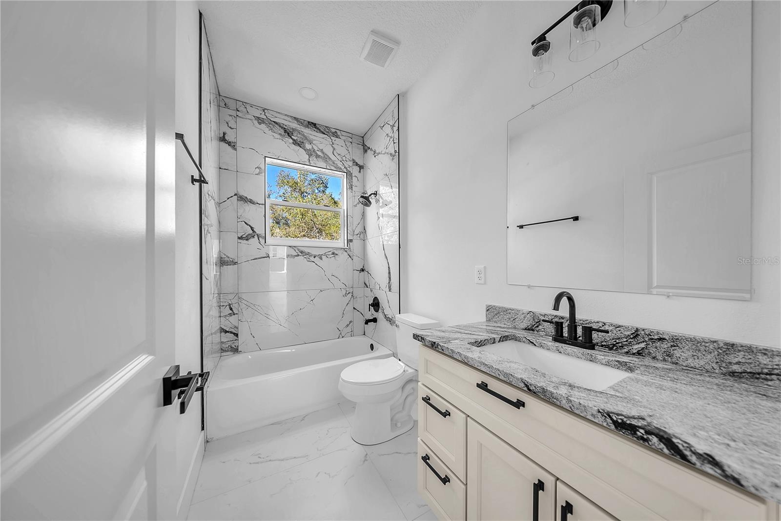 Image 22 of 44 For 17135 Sw 41 Ct,