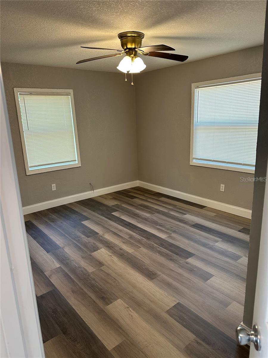 Listing photo id 8 for 3615 Grove Street