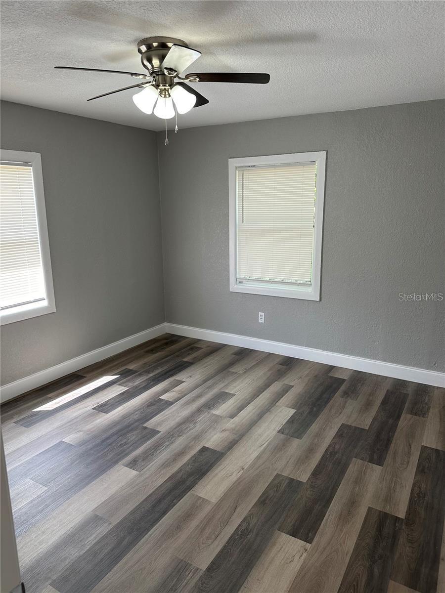 Listing photo id 9 for 3615 Grove Street