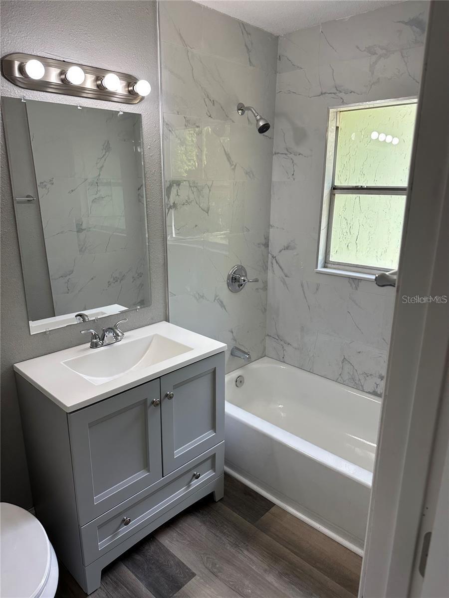 Listing photo id 10 for 3615 Grove Street