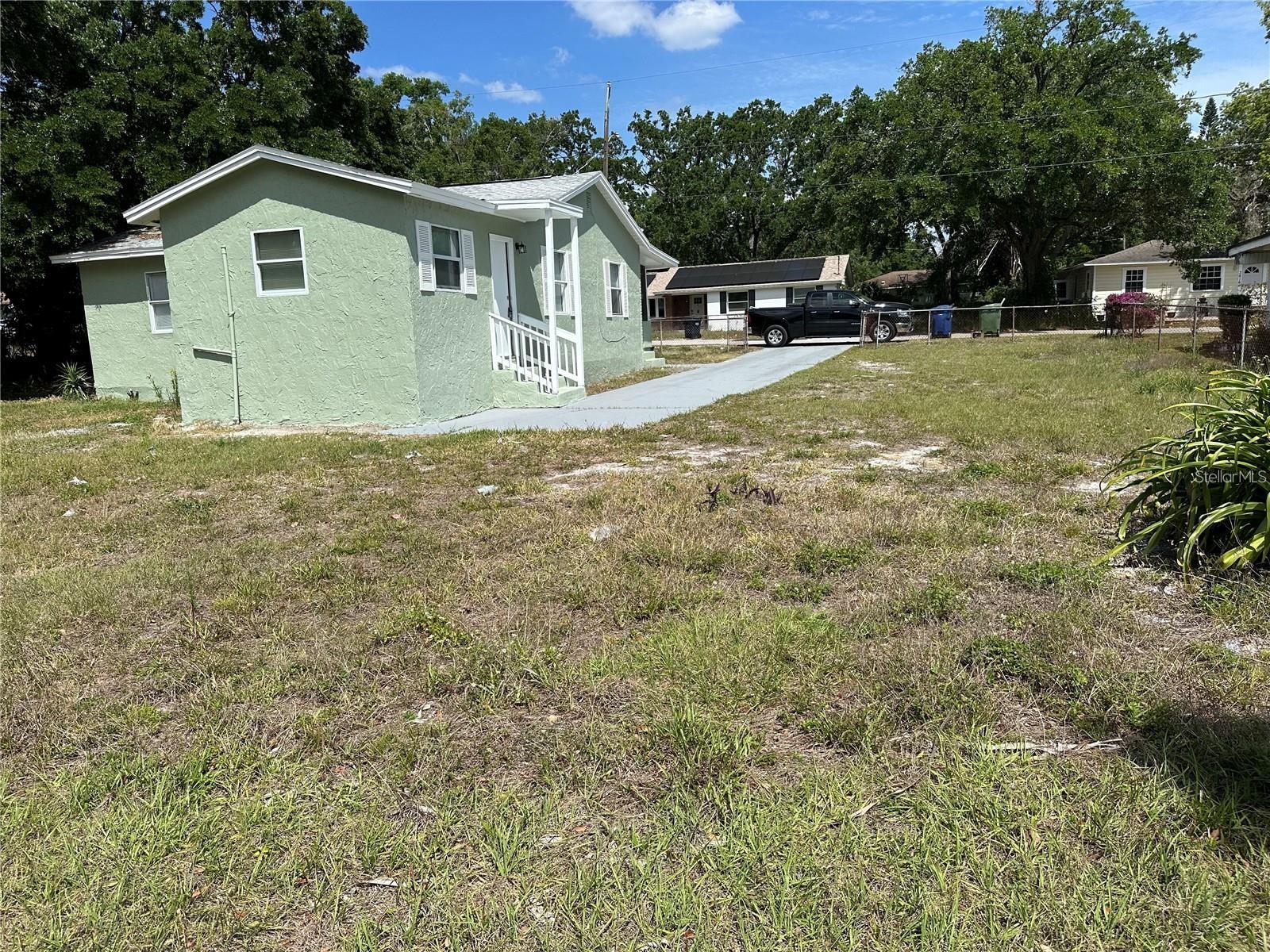 Listing photo id 11 for 3615 Grove Street